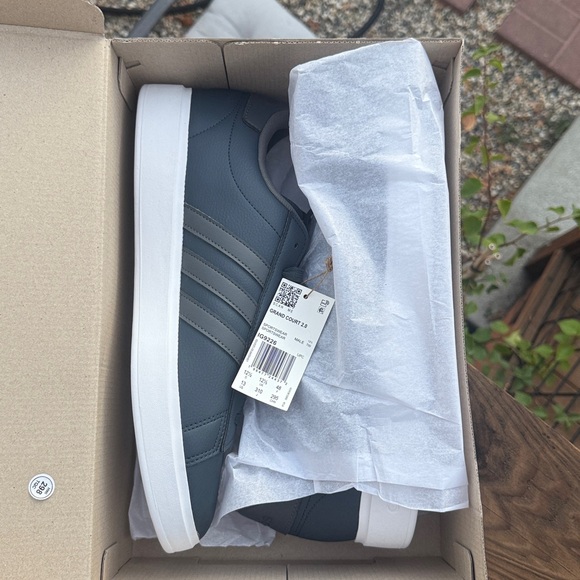 Adidas Grand Court 2.0 Shoe Box in Black and White - Picture 2 of 6